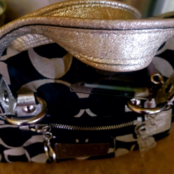 Authentic coach poppy bag! Black/silver! EUC! - Picture 12 of 16